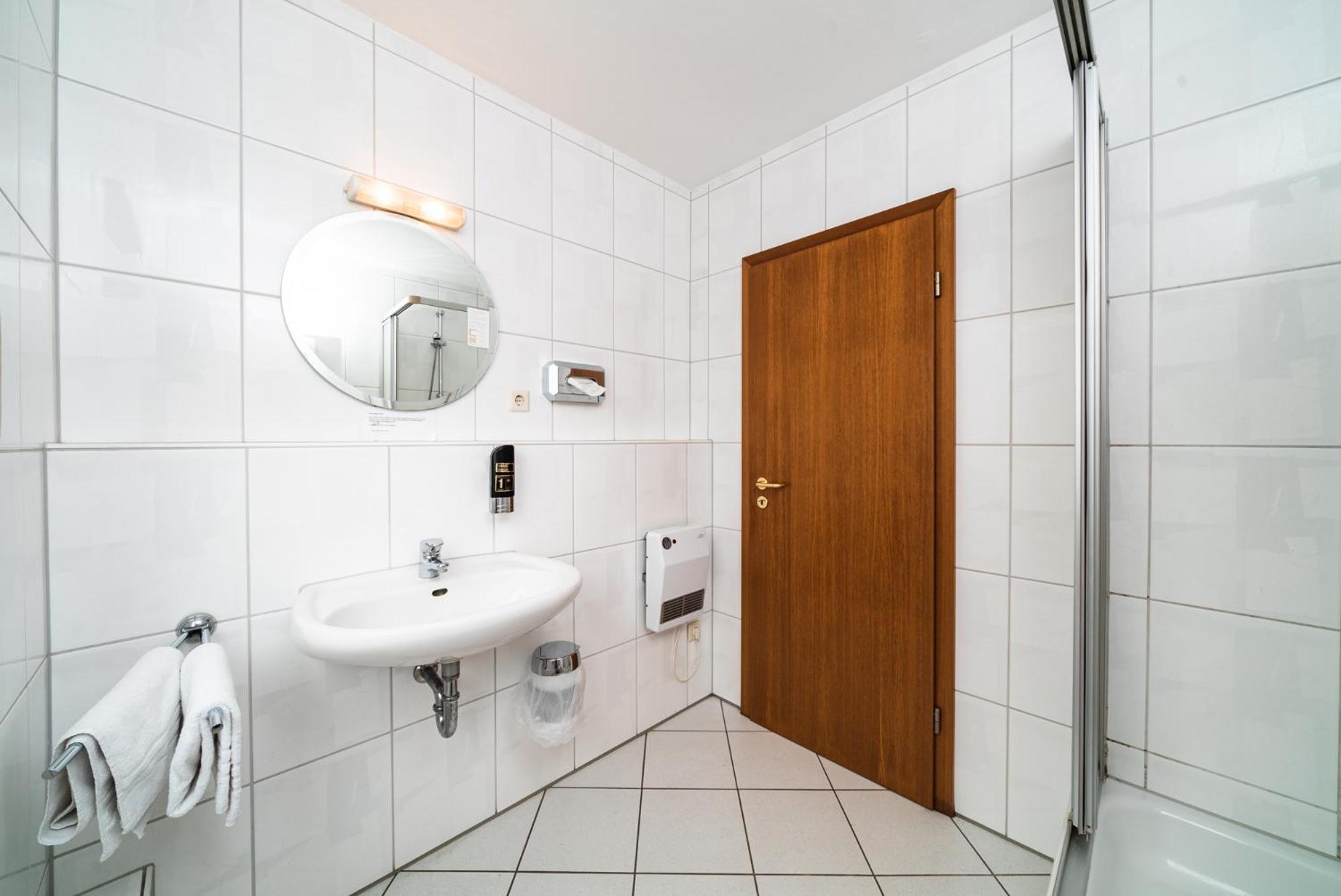 G & L Hotel Дортмунд Экстерьер фото